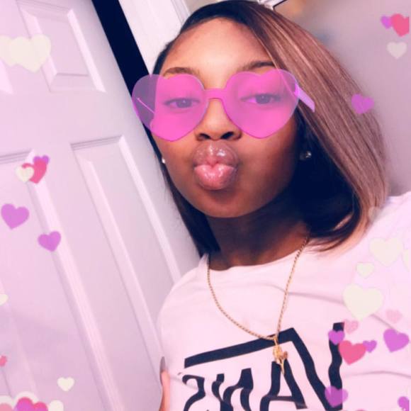 Meet your Posher, Lykera - Picture 1 of 1